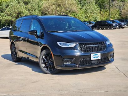 Used 2025 Chrysler Pacifica Limited