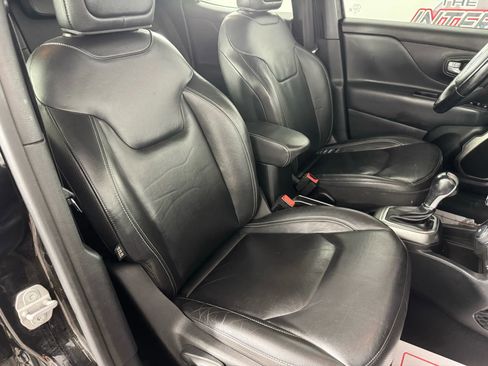 Used 2019 Jeep Renegade Limited w/ UConnect 8.4 Nav Group image 33