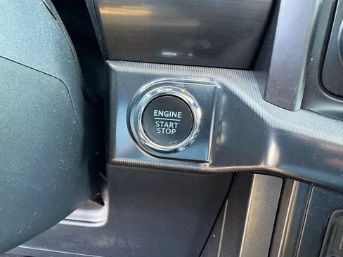 Used 2025 Ford F150 Lariat AWD/4WD image 23