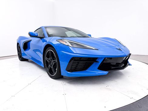 Used 2021 Chevrolet Corvette Stingray Preferred Cpe w/ Engine Appearance Package RWD image 12