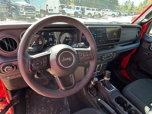 Used 2025 Jeep Wrangler Unlimited Rubicon 4xe w/ Convenience Group image 24