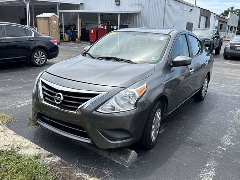 Used 2017 Nissan Versa SV FWD image 2