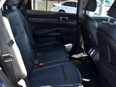 Used 2025 Kia Sorento S w/ Panoramic Sunroof Package FWD image 52
