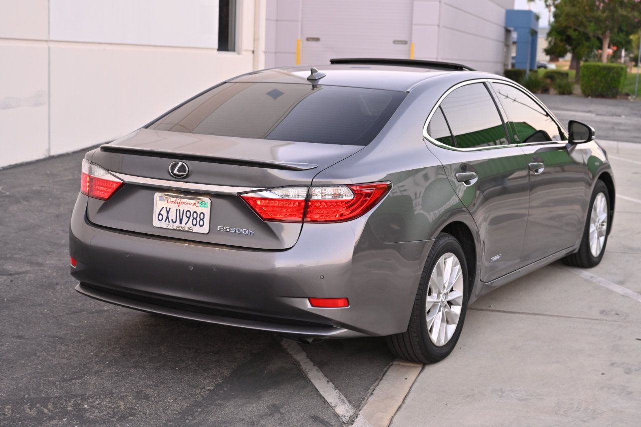 Used 2013 Lexus ES 300h w/ Premium Pkg FWD image 6