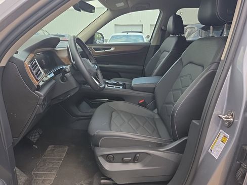 Used 2025 Volkswagen Atlas SE image 5