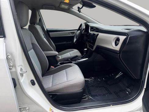 Used 2017 Toyota Corolla LE w/ Carpet Mat Package (TMS) FWD image 19