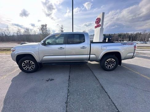 Used 2022 Toyota Tacoma TRD Sport image 6