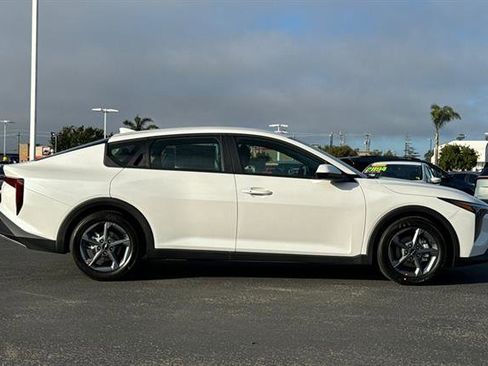 New 2025 Kia K4 LXS image 3
