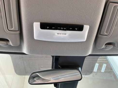 Used 2025 Nissan Versa SV FWD image 16