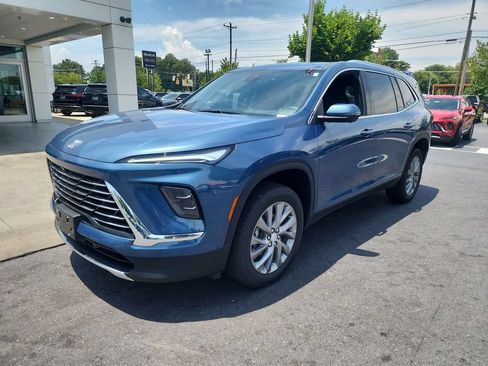 Certified 2025 Buick Enclave Preferred FWD image 4