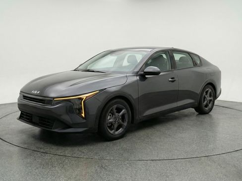 Used 2025 Kia K4 LXS image 3
