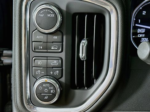 Used 2021 GMC Sierra 1500 SLT w/ Driver Alert Package I AWD/4WD image 10