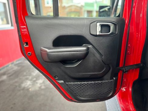 Used 2019 Jeep Wrangler Unlimited Sport S AWD/4WD image 14
