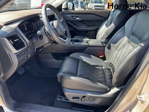 Used 2021 Nissan Rogue Platinum image 10