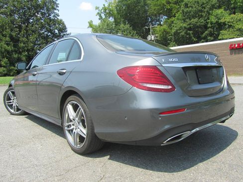 Used 2017 Mercedes-Benz E 300 4MATIC image 8
