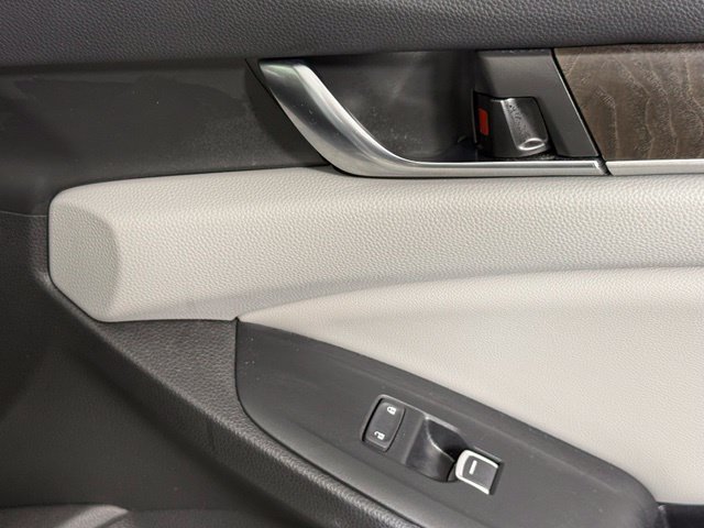 Used 2020 Honda Accord Touring image 28