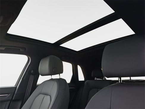 Certified 2025 Audi Q3 2.0T Premium Plus w/ Premium Plus Package image 33