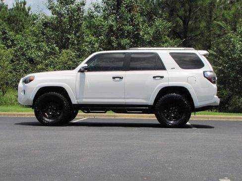 Used 2019 Toyota 4Runner SR5 Premium AWD/4WD image 5