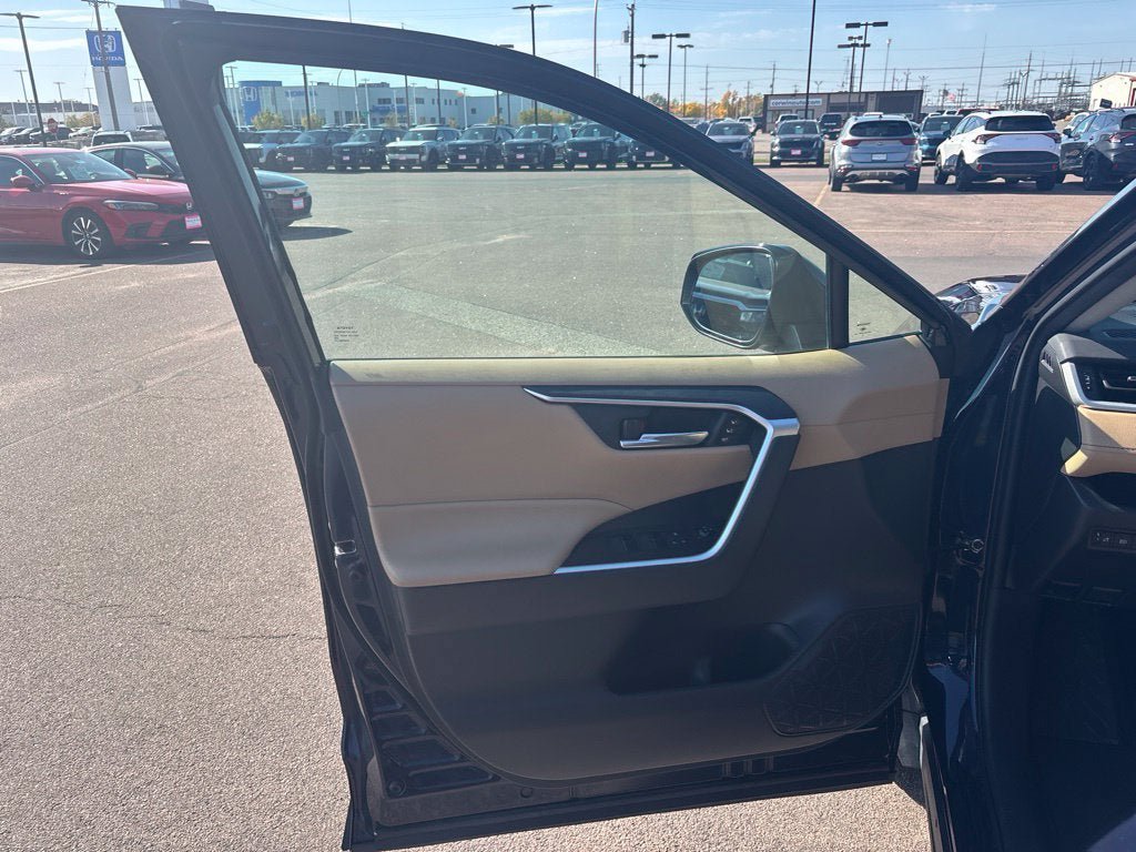 Used 2022 Toyota RAV4 XLE Premium FWD image 11