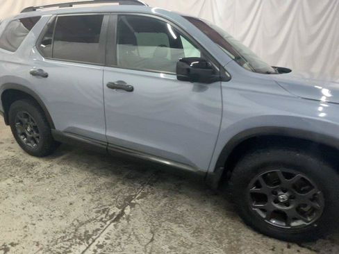 Used 2024 Honda Pilot TrailSport image 3
