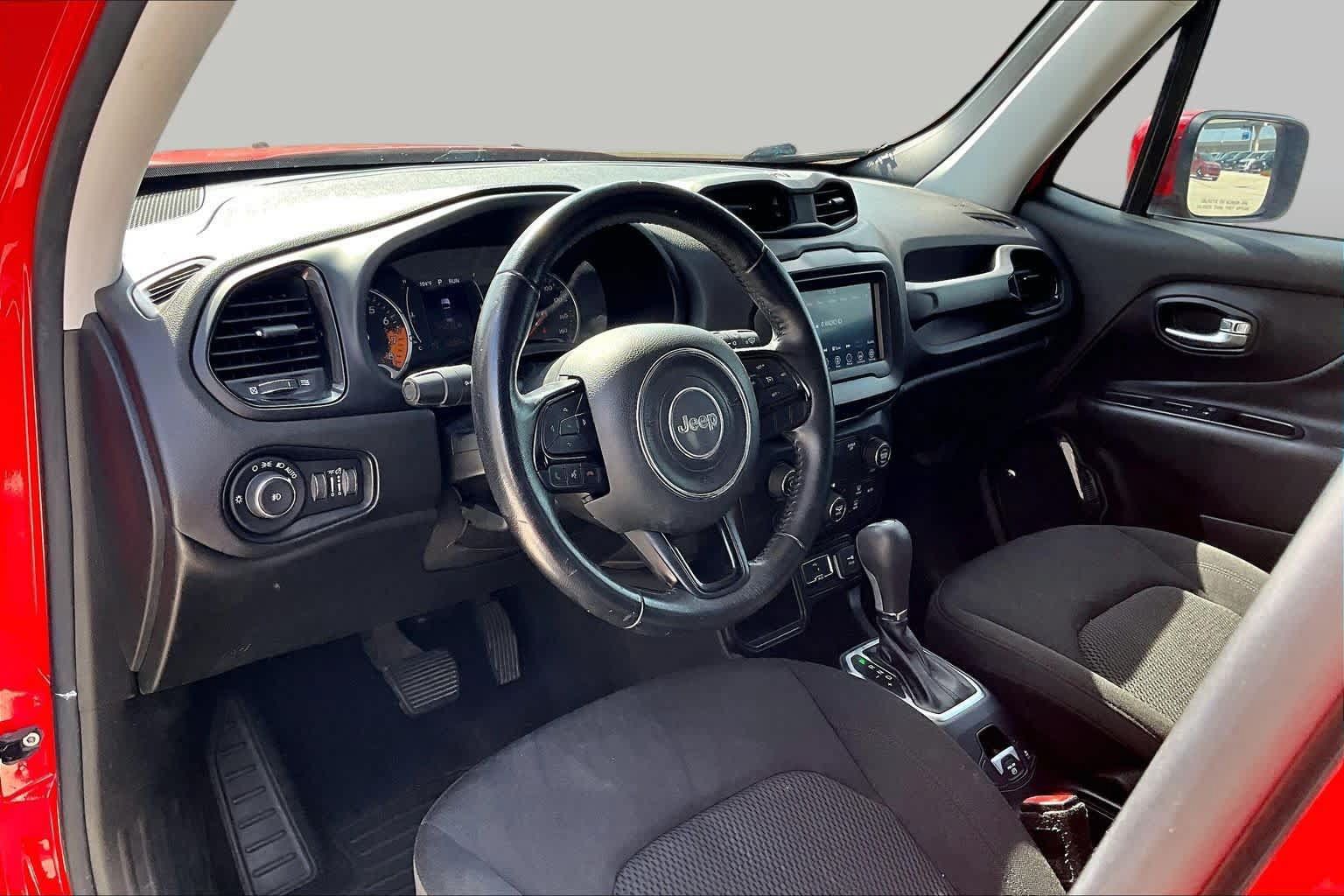 Used 2018 Jeep Renegade Altitude FWD image 16