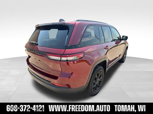 Used 2025 Jeep Grand Cherokee Altitude AWD/4WD image 5