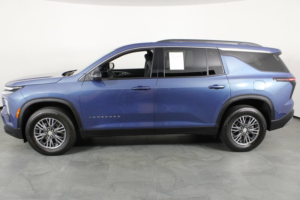 Used 2026 Chevrolet Traverse LT FWD image 12