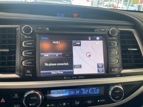 Used 2017 Toyota Highlander Limited FWD image 15