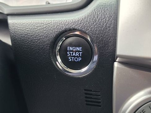 Used 2021 Toyota 4Runner SR5 AWD/4WD image 33
