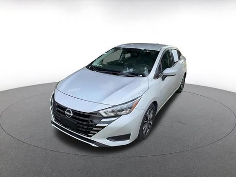 Used 2025 Nissan Versa SV FWD image 7