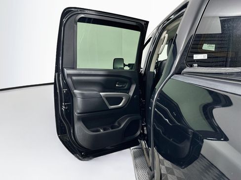 Used 2021 Nissan Titan SL w/ Moonroof Package AWD/4WD image 27