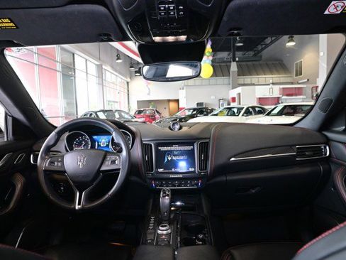 Used 2019 Maserati Levante GranLusso AWD/4WD image 31