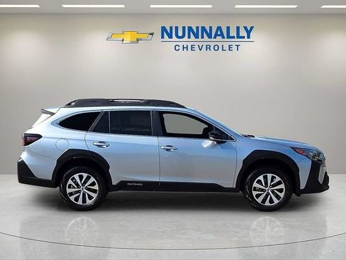 Used 2025 Subaru Outback Premium AWD/4WD image 6