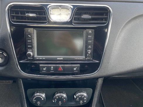 Used 2011 Chrysler 200 Limited image 31