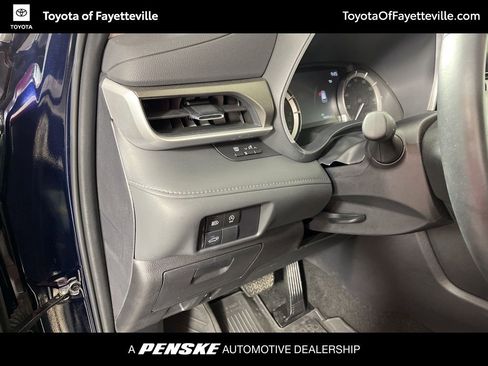 Certified 2025 Toyota Highlander XLE image 28