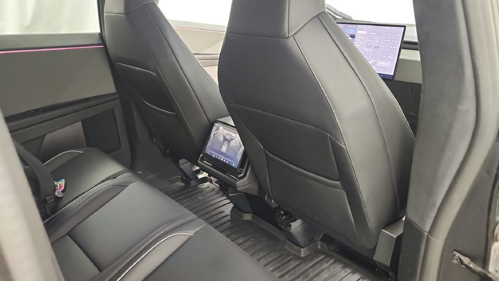 Used 2024 Tesla Cybertruck AWD Crew Cab image 26