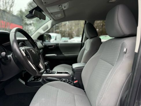 Used 2021 Toyota Tacoma SR5 w/ SR5 Appearance Package (SM) image 16