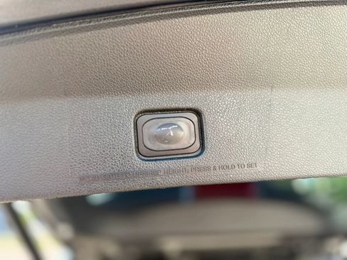 Used 2018 Ford Explorer XLT w/ Equipment Group 202A AWD/4WD image 10