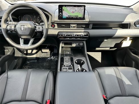 New 2025 Honda Pilot Touring image 18