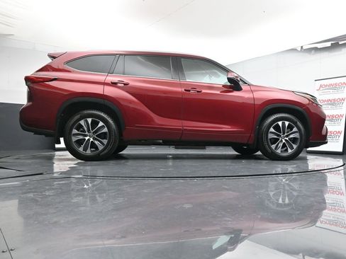 Used 2021 Toyota Highlander XLE image 41