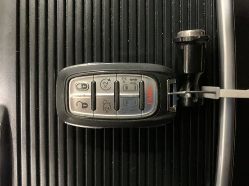 Used 2022 Chrysler Pacifica Touring-L FWD image 16