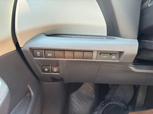 Used 2023 Toyota Sienna XLE FWD image 15