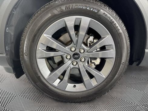 Used 2024 Ford Explorer XLT w/ Equipment Group 202A RWD image 32