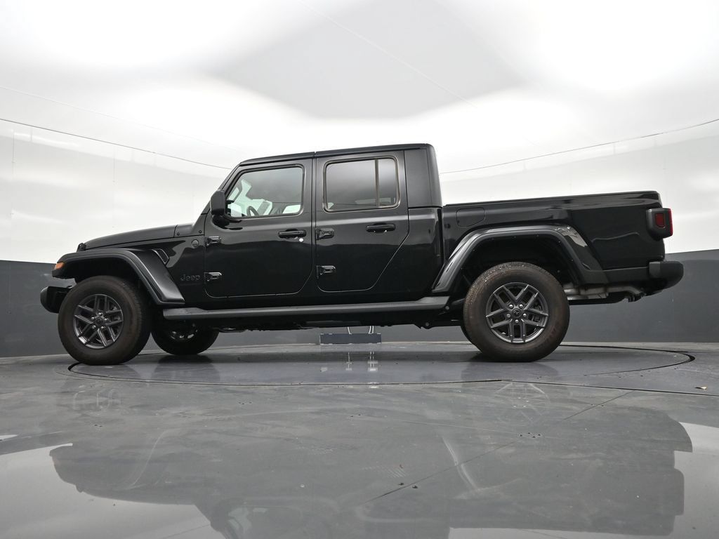 Used 2025 Jeep Gladiator Sport AWD/4WD image 23