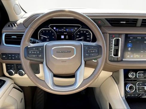 Used 2021 GMC Yukon Denali w/ Denali Premium Package image 8