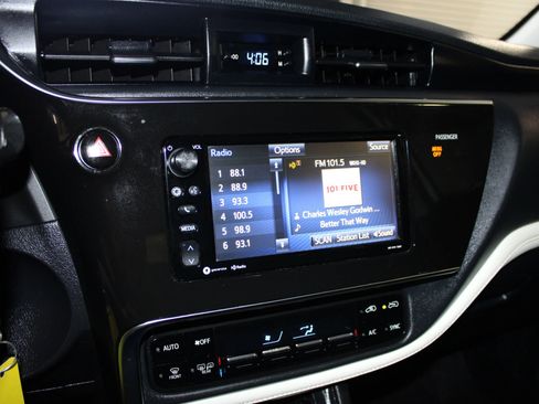 Used 2017 Toyota Corolla iM FWD image 13