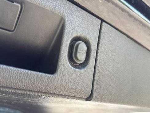 Used 2018 Cadillac Escalade 4WD image 10