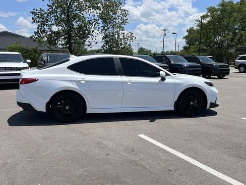 Used 2025 Toyota Camry SE FWD image 4