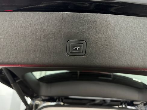 Used 2020 Chevrolet Traverse Premier AWD/4WD image 39