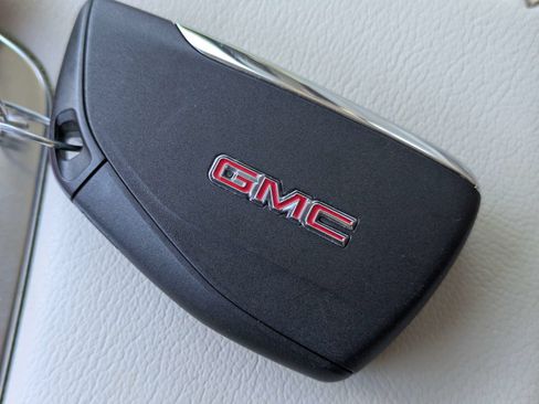 Used 2022 GMC Yukon XL Denali RWD image 28